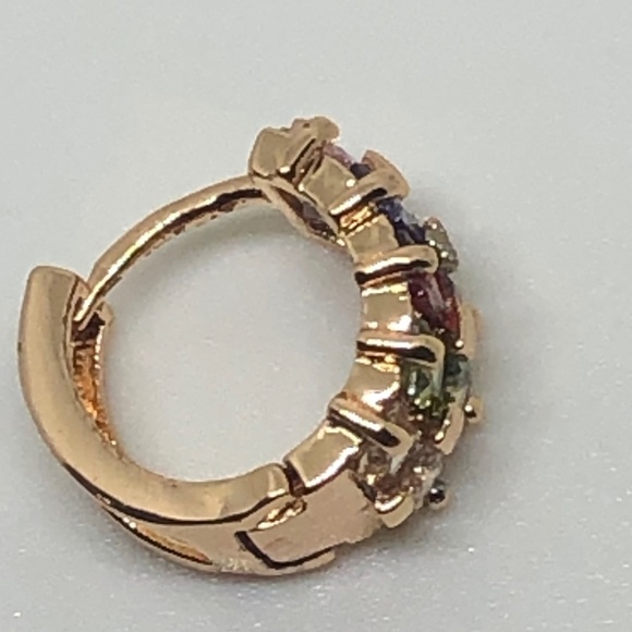 Earrings gold multi color crystal hoop earrings - Picture 4 of 6